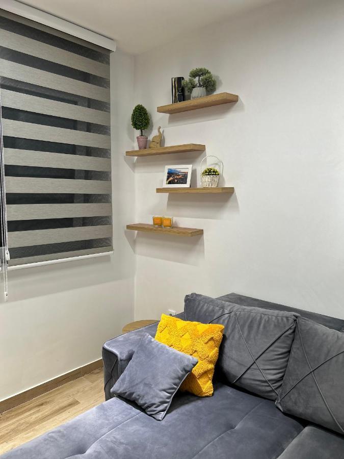 Apartman Lux-Besplatno Koriscenje Zasebne Garaze Sremska Mitrovica Exterior foto